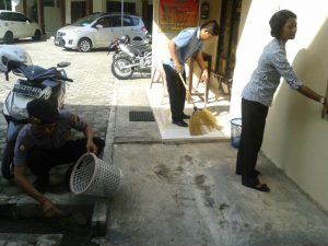 Program Rutin Selasa Bersih Polsek Nguter Sukoharjo Dilaksanakan Setelah Apel Pagi